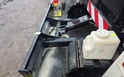 Erkundung: Öl auf Gehweg